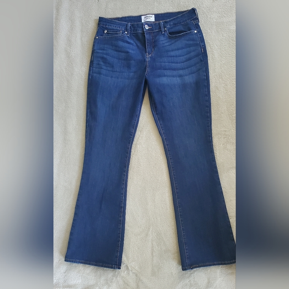 Levi's mid-rise bootcut jeans